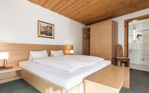 Atlantis Apartments by Mein Samnaun – Mo: Wood, Interior Design, Floor, Bed, Bedroom, Flooring, Furniture, Room, Ceiling, Bed Frame