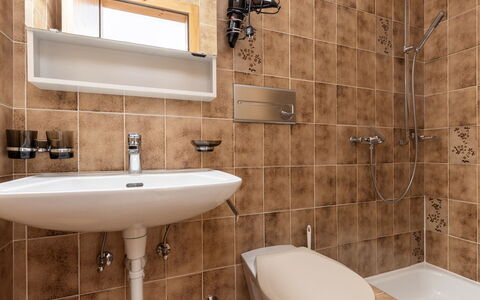 Atlantis Apartments by Mein Samnaun – Mo: Bathroom, Toilet Seat, Bathroom Sink, Plumbing Fixture, Toilet, Flooring, Sink, Interior Design, Floor, Tap
