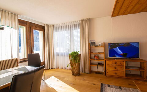 Atlantis Apartments by Mein Samnaun – Mo: Table, Sky, Furniture, Plant, Flowerpot, Cloud, Window, Flower, Houseplant, Mountain
