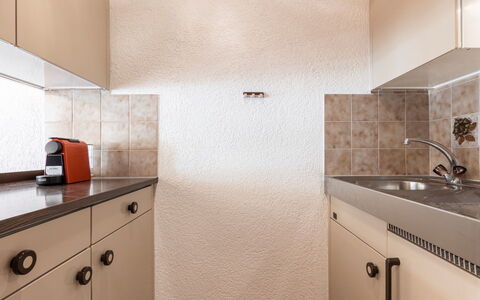 Atlantis Apartments by Mein Samnaun – Mo: Wall, Countertop, Interior Design, Flooring, Ceiling, Kitchen, Floor, Plumbing Fixture, Cabinetry, Room