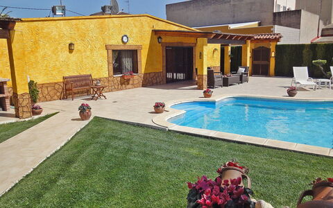L'Aldea: Property, House, Swimming Pool, Backyard, Building, Real Estate, Home, Grass, Vacation, Residential Area