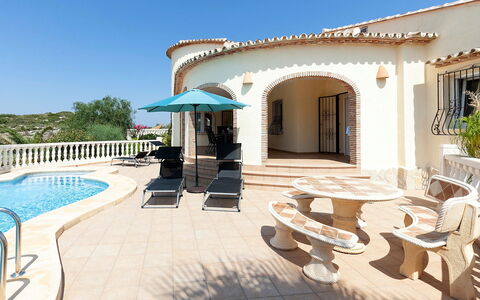 Capi: Property, Building, House, Real Estate, Home, Estate, Villa, Architecture, Patio, Mansion
