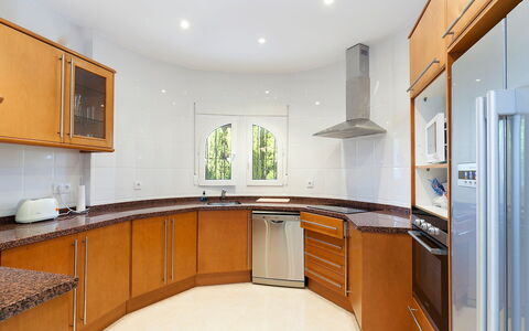 Capi: Countertop, Room, Property, Furniture, Cabinetry, Kitchen, Building, Interior Design, Real Estate, House