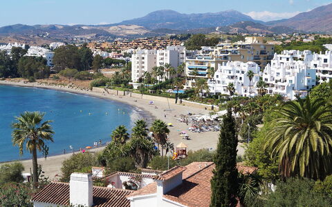 Estepona 108: Water, Sky, Building, Property, Tree, Azure, Body Of Water, Arecales, House, Plant