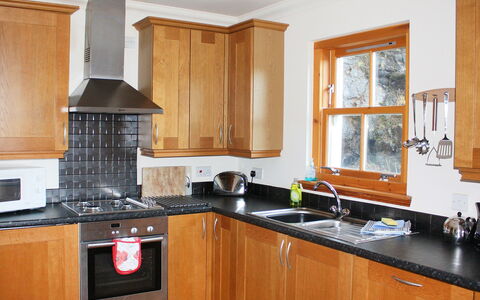 Staffin Road: Cabinetry, Countertop, Kitchen Sink, Property, Sink, Kitchen Stove, Building, Kitchen Appliance, Kitchen, Window