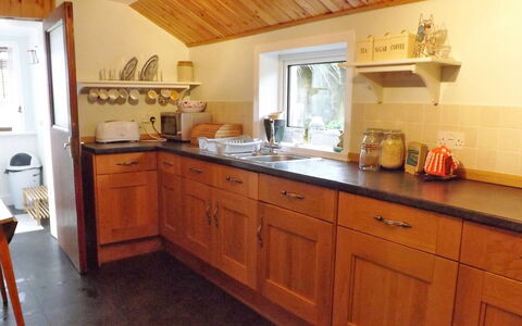 Harlosh: Cabinetry, Countertop, Property, Furniture, Kitchen Appliance, Kitchen, Drawer, Wood, Tap, Interior Design