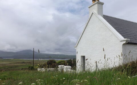 Harlosh: Cloud, Sky, Plant, Building, Flower, Window, House, Land Lot, Grass, Grassland
