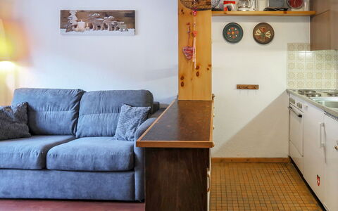 Nendaz 664: Kitchen Sink, Cabinetry, Couch, Property, Furniture, Countertop, Kitchen Appliance, Sink, Azure, Wood
