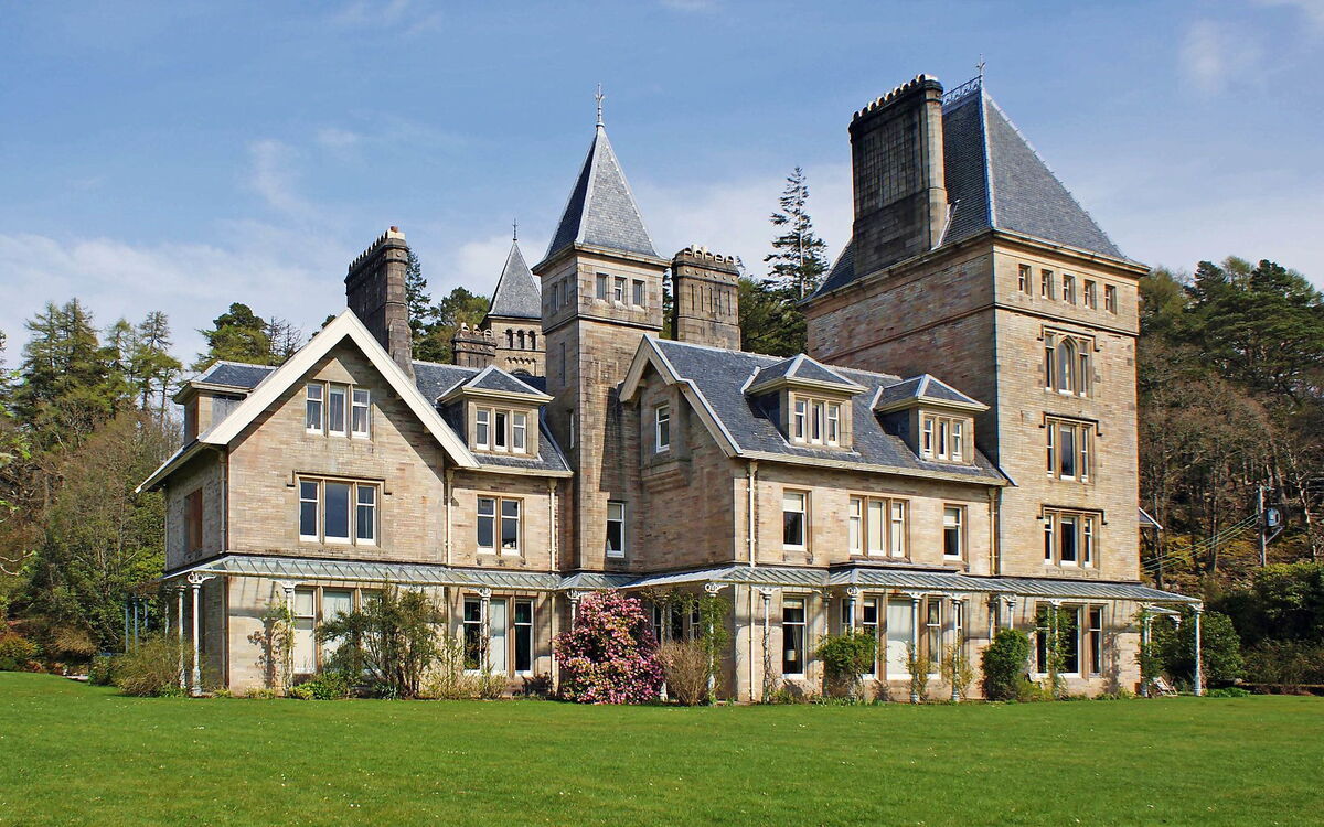 Accommodation:&nbsp;The Billiard Room 300.1