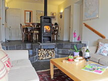 Accommodation:&nbsp;Boat House 300.11