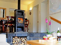 Accommodation:&nbsp;Boat House 300.11