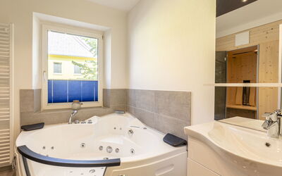 Accommodation:&nbsp;Für 5 P. mit Ir-Sauna & Sprudelwanne 100.43