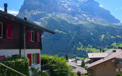 Chalet Albi: Sky, Mountain, Building, Property, Window, Plant, Nature, House, Highland, Tree