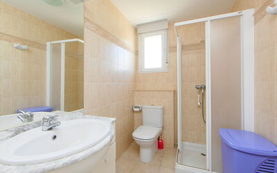 Accommodation:&nbsp;Urgeles 48.1
