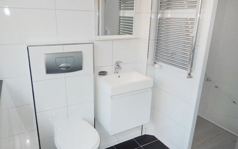 Noordwijk 350: Property, Plumbing Fixture, Bathroom, Purple, Toilet, Toilet Seat, Interior Design, Architecture, Floor