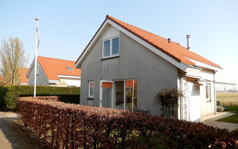 Noordwijk 450: Plant, Sky, Building, Property, Window, House, Land Lot, Tree, Cottage, Residential Area