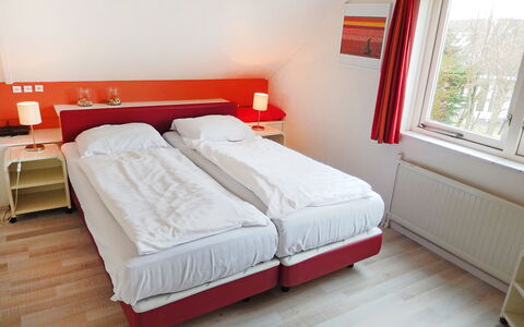 Noordwijk 450: Furniture, Property, Comfort, Window, Building, Wood, Bed Frame, Textile, Pillow, Interior Design