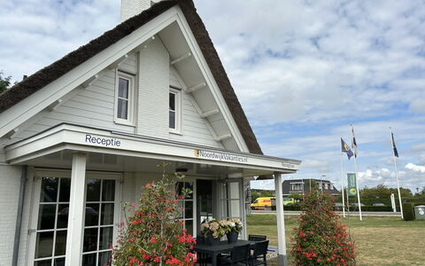 Noordwijk 450: Furniture, Table, Building, Chair, Tableware, Cloud, Sky, Tablecloth, Outdoor Furniture, Shade