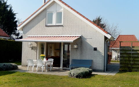 Noordwijk 450: Sky, Window, Building, Plant, Tree, House, Land Lot, Door, Siding, Cottage