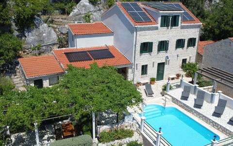 Anita: Residential Area, Swimming Pool, Resort, Umbrella, Eco Hotel, Estate, Resort Town, Outdoor Furniture, Villa, Hotel