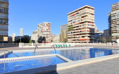 Benidorm 926: Water, Sky, Building, Daytime, Swimming Pool, Azure, Urban Design, Condominium, Leisure, Tower Block
