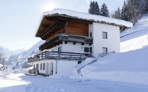 Aschau im Zillertal 330: Sky, Snow, Cloud, Property, Building, Window, Tree, House, Mountain, Slope