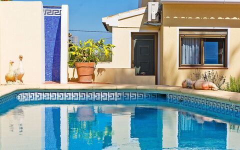 Ui-Tje: Water, Plant, Property, Photograph, Building, Window, Azure, Swimming Pool, Lighting, Architecture