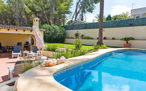 Ui-Tje: Water, Plant, Property, Swimming Pool, Sky, Azure, Tree, Shade, Outdoor Furniture, Leisure