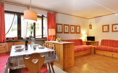 Accommodation:&nbsp;Apt 3 570.2