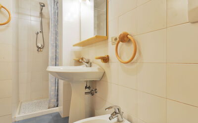 Accommodation:&nbsp;Apt 3 570.2