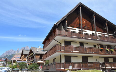 Canazei 590: Building, Sky, Cloud, Plant, Window, House, Wood, Mountain Range, Residential Area, Facade