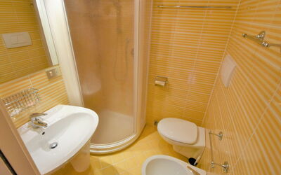 Apt 41 590.3: Tap, Plumbing Fixture, Bathroom Sink, Sink, Property, Mirror, Bathroom, Purple, Wood