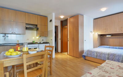 Accommodation:&nbsp;Apt 14 590.1