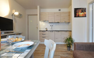 Accommodation:&nbsp;Apt 20 590.4