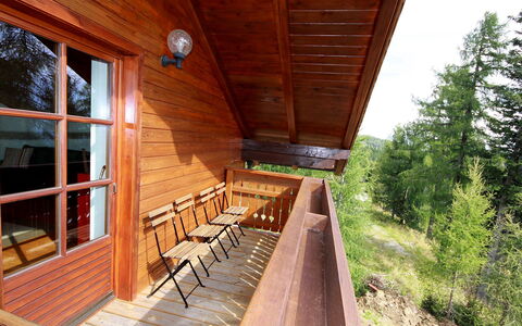 Almvilla: Property, Plant, Wood, Wood Stain, Tree, Window, Building, Cottage, Porch, Hardwood