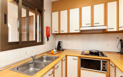 Accommodation:&nbsp;Adelfa Apt 6 170.2