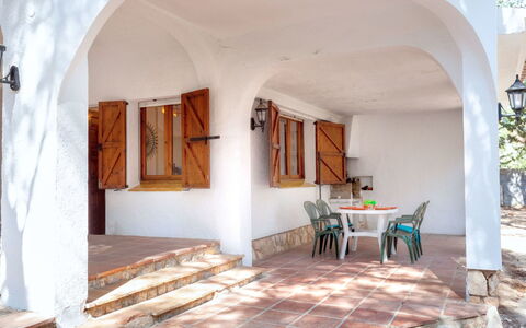 Villa Pinos: Azure, Wood, Building, Table, Interior Design, Houseplant, Shade, Floor, Flooring, Chair