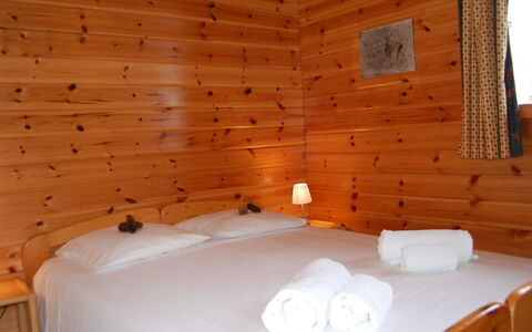 Chalet Boucaro: Building, Light, Wood, Textile, Interior Design, Orange, Comfort, House, Floor, Flooring