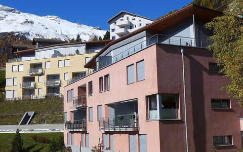 Chesa Crusch 7: Building, Sky, Property, Window, Plant, House, Urban Design, Tree, Snow, Residential Area