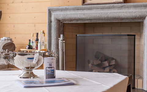 Chesa Crusch 7: Table, Furniture, Property, Tablecloth, Drinkware, Wood, Interior Design, Barware, Architecture, Tableware