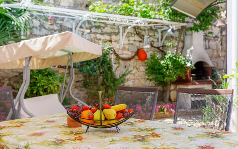 Centar: Table, Plant, Furniture, Property, Tableware, Chair, Leaf, Outdoor Table, Outdoor Furniture, Food