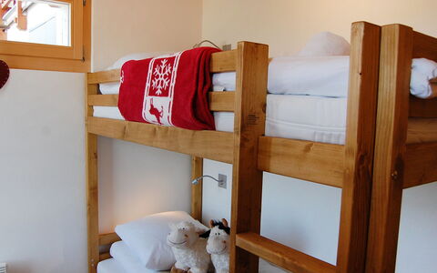 Le Ruisseau: Bunk Bed, Property, White, Product, Shelving, Wood, Interior Design, Comfort, Floor, Wall
