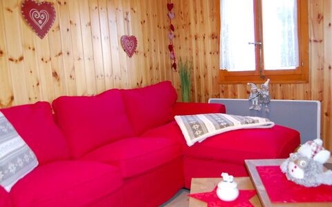 Le Ruisseau: Furniture, Window, Property, Building, Couch, White, Decoration, Comfort, Wood, Table