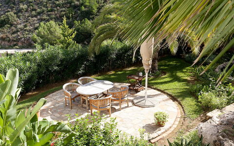 Villa da Vinci: Property, Vegetation, Garden, Natural Landscape, Botany, Tree, Botanical Garden, Landscape, Yard, Grass