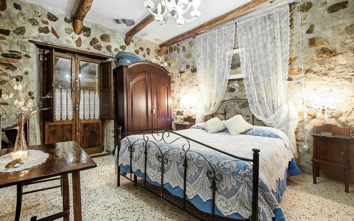 Accommodation:&nbsp;Diamante