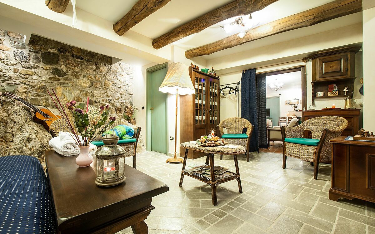Accommodation:&nbsp;Perla