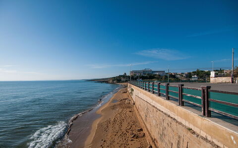 Vista Mare Noto: Coast, Sea, Beach, Shore, Sky, Water, Ocean, Coastal And Oceanic Landforms, Horizon, Vacation
