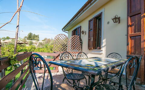 Vista Mare Noto: Property, Real Estate, House, Building, Home, Tree, Table, Cottage, Room, Vacation