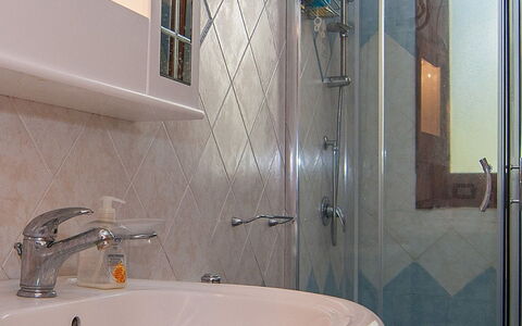 Vista Mare Noto: Bathroom, Property, Room, Plumbing Fixture, Toilet, Tile, Tap, Interior Design, Architecture, Toilet Seat