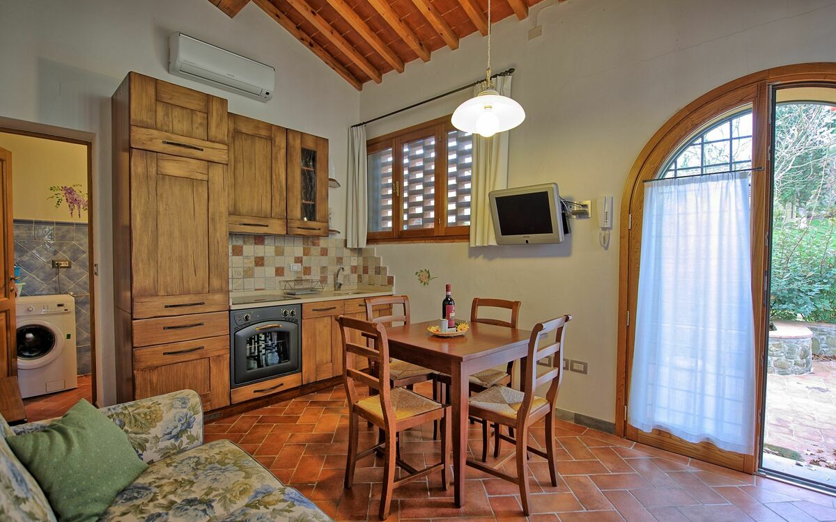 Accommodation:&nbsp;Carraia